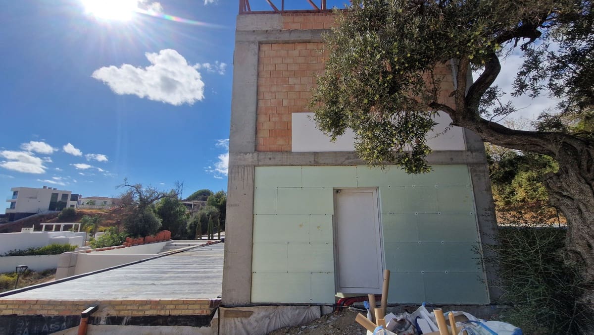 5 bedroom Villa for sale in Mijas with pool - € 1,599,000 (Ref: 9498054)