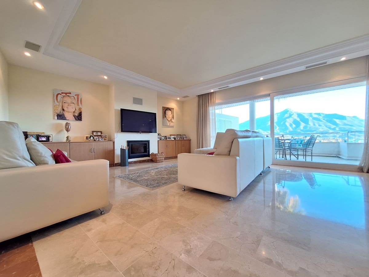 3 bedroom Penthouse for sale in Nueva Andalucia - € 1,590,000 (Ref: 9498055)