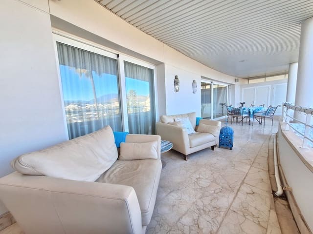 3 soveværelse Penthouse til salg i Puerto Banus, Marbella - € 1.590.000 (Ref: 9498055)