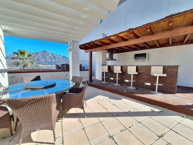 3 soveværelse Penthouse til salg i Puerto Banus, Marbella - € 1.590.000 (Ref: 9498055)