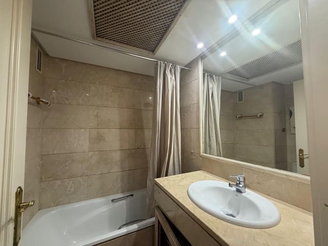 1 bedroom Apartment for sale in Puerto Banus, Marbella - € 465,000 (Ref: 9498059)