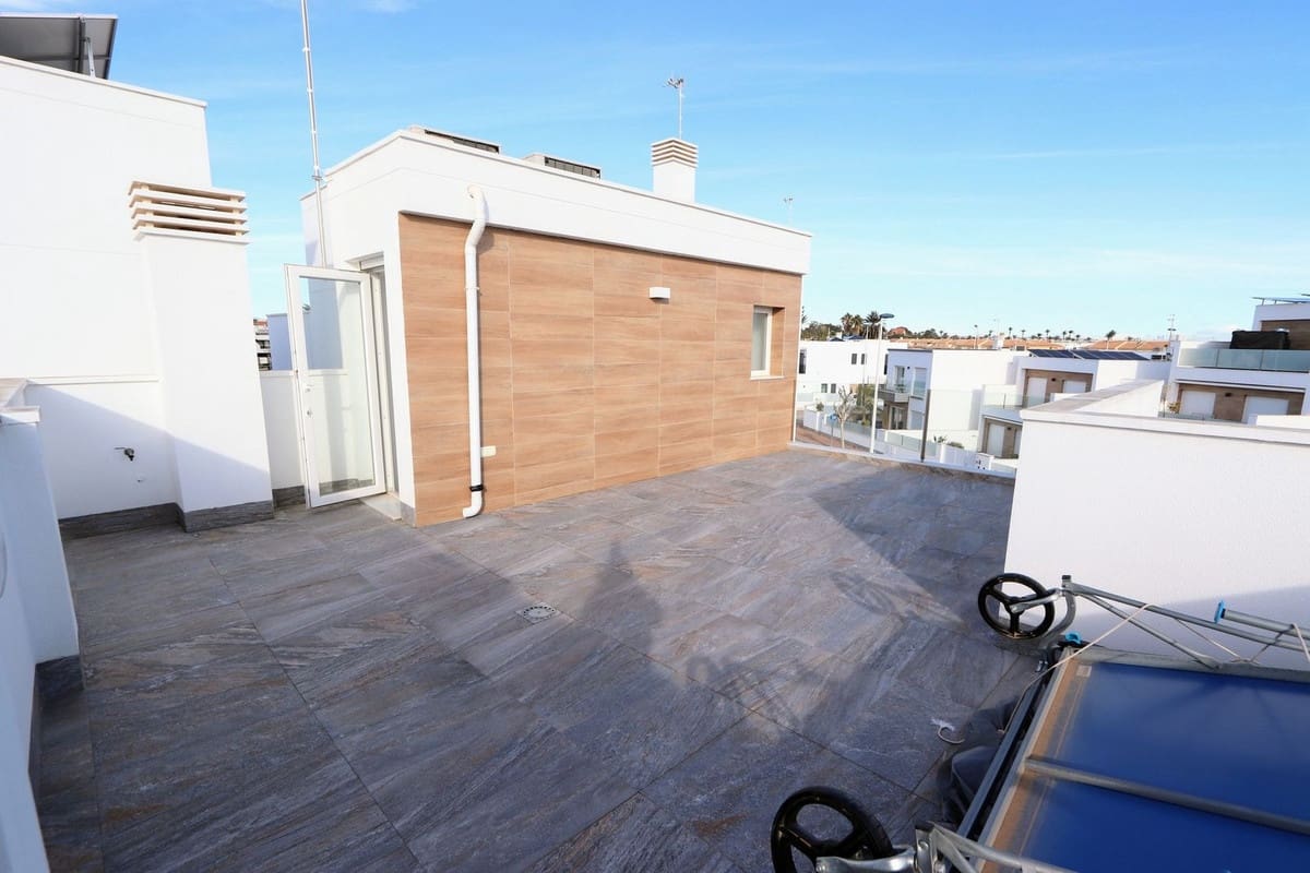 3 bedroom Villa for sale in San Pedro del Pinatar with pool - € 397,000 (Ref: 9503650)