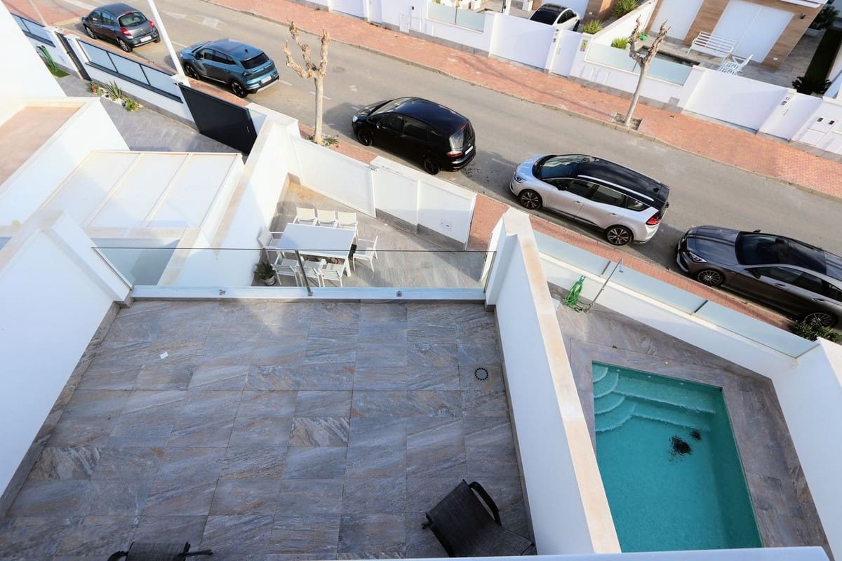 3 bedroom Villa for sale in San Pedro del Pinatar with pool - € 397,000 (Ref: 9503650)