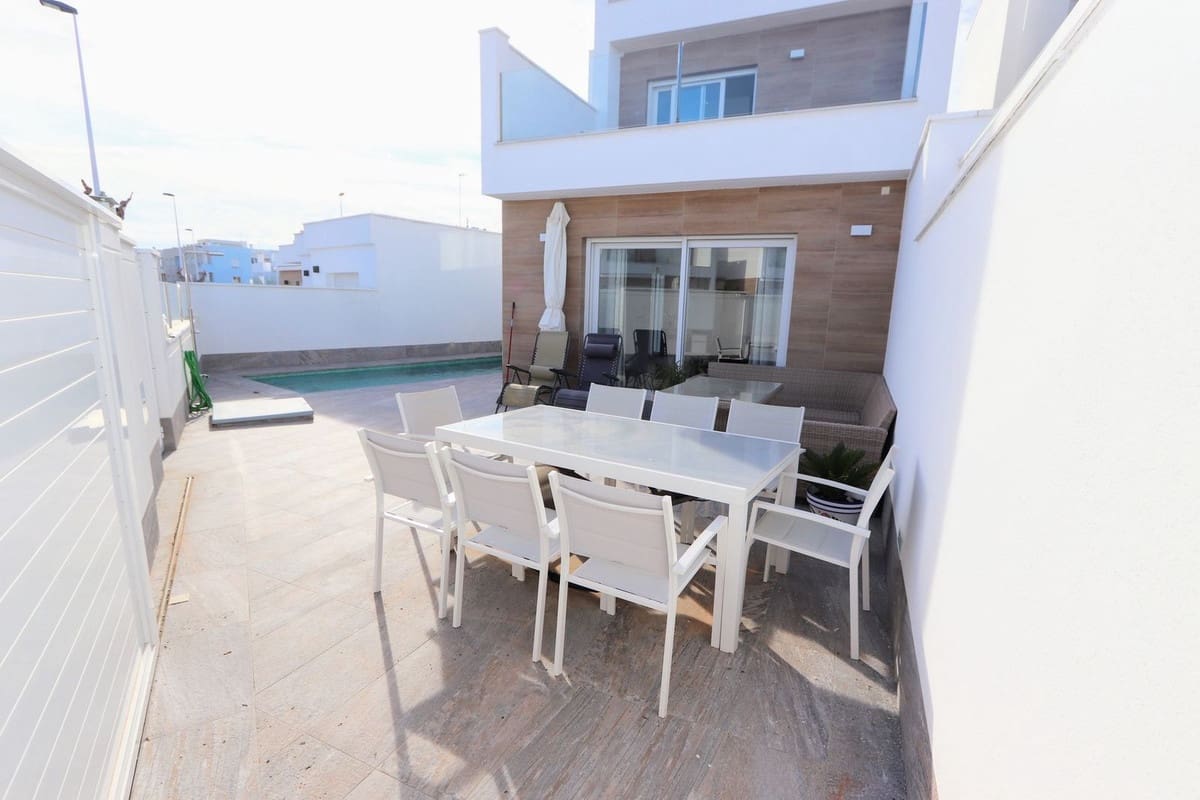 3 bedroom Villa for sale in San Pedro del Pinatar with pool - € 397,000 (Ref: 9503650)