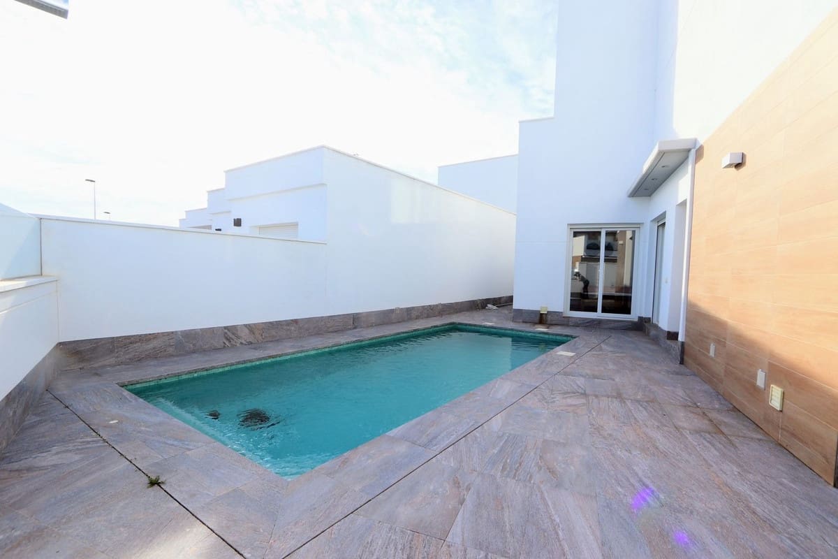 3 bedroom Villa for sale in San Pedro del Pinatar with pool - € 397,000 (Ref: 9503650)