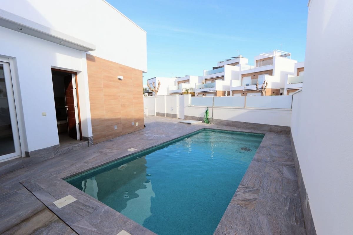 3 bedroom Villa for sale in San Pedro del Pinatar with pool - € 397,000 (Ref: 9503650)