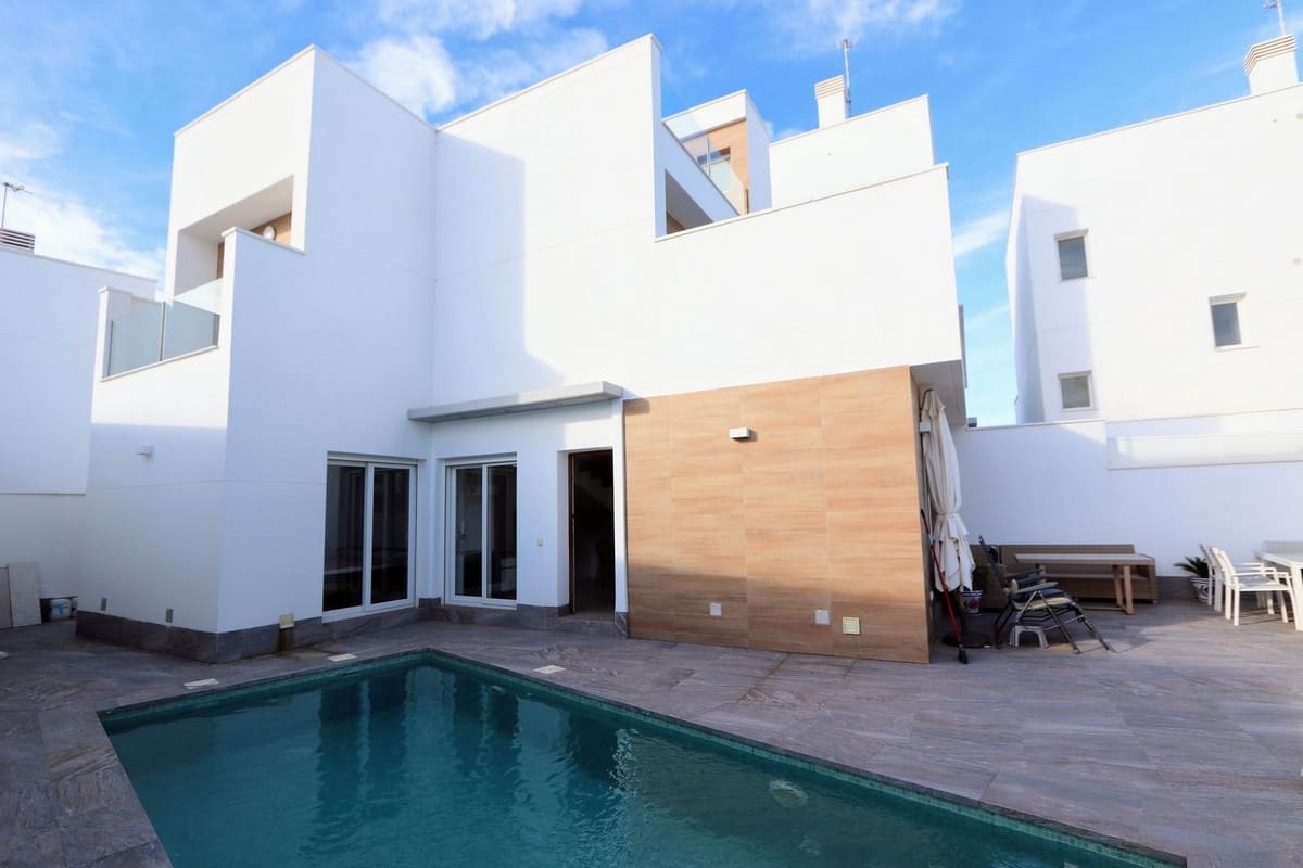3 bedroom Villa for sale in San Pedro del Pinatar with pool - € 397,000 (Ref: 9503650)
