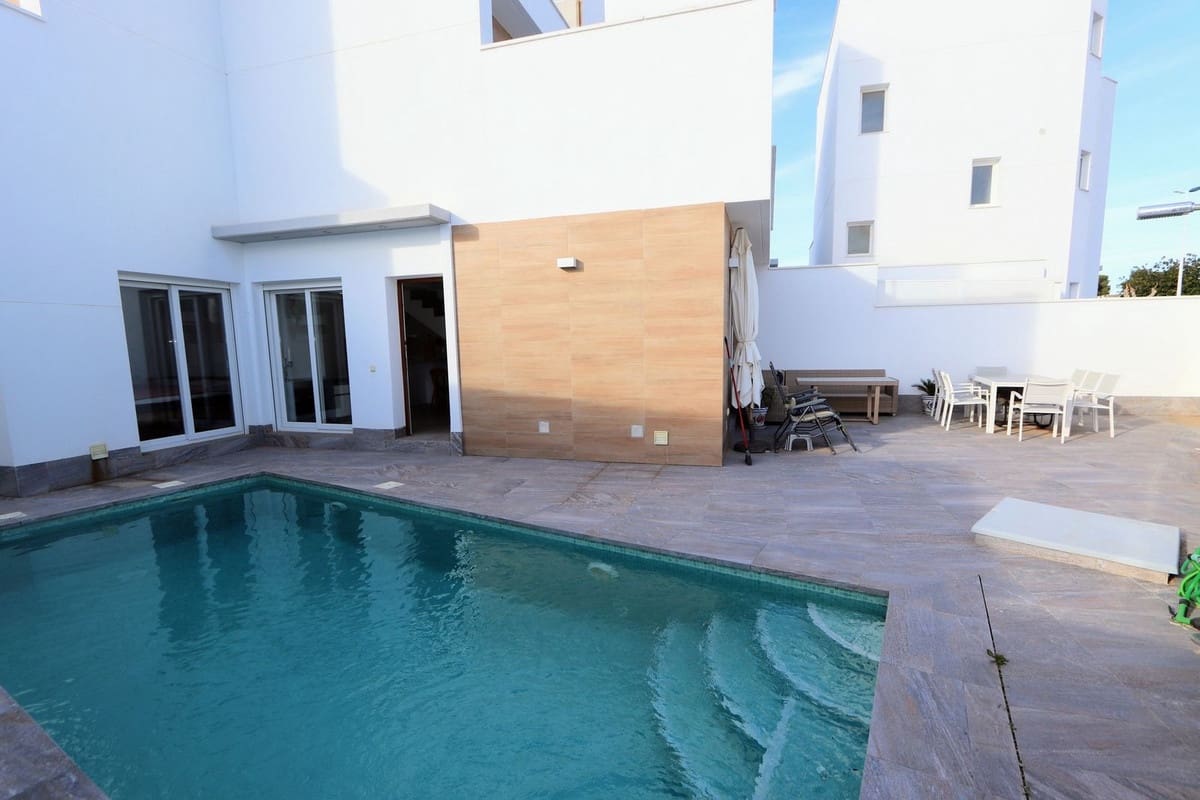 3 bedroom Villa for sale in San Pedro del Pinatar with pool - € 397,000 (Ref: 9503650)
