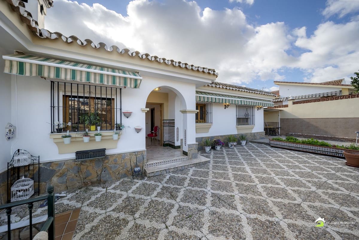 3 slaapkamer Villa te koop in Benalmadena met zwembad - € 699.000 (Ref: 9503652)