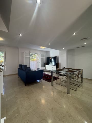 5 bedroom Townhouse for sale in Casco Antiguo, Marbella - € 850,000 (Ref: 9503655)