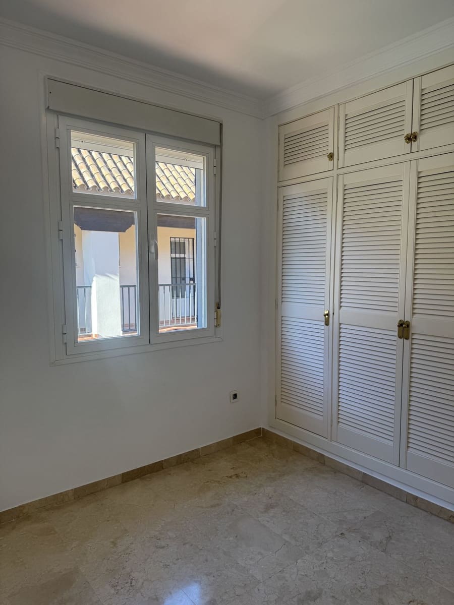 5 bedroom Townhouse for sale in Marbella - € 850,000 (Ref: 9503655)