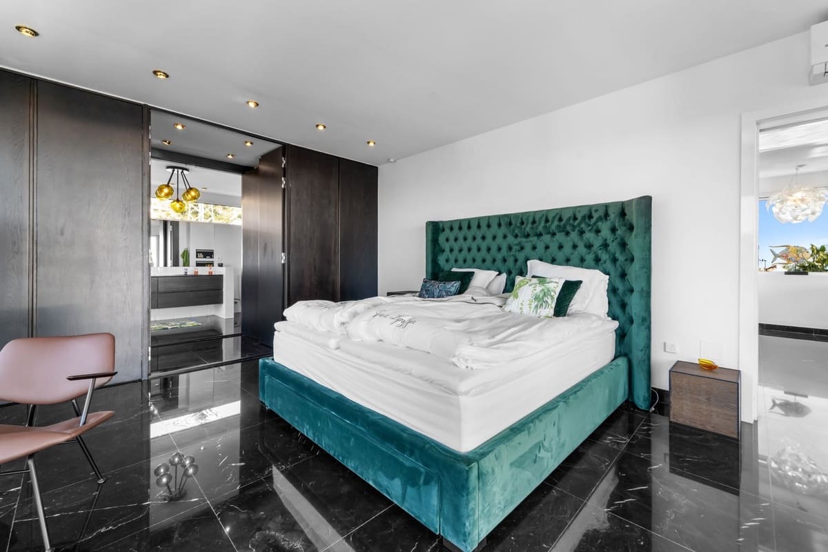 4 bedroom Villa for sale in Benalmadena with pool - € 2,595,000 (Ref: 9503661)