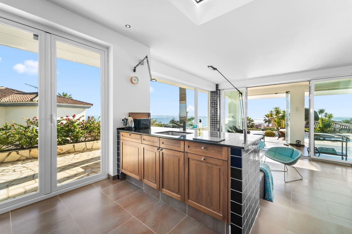 4 bedroom Villa for sale in Benalmadena with pool - € 2,595,000 (Ref: 9503661)