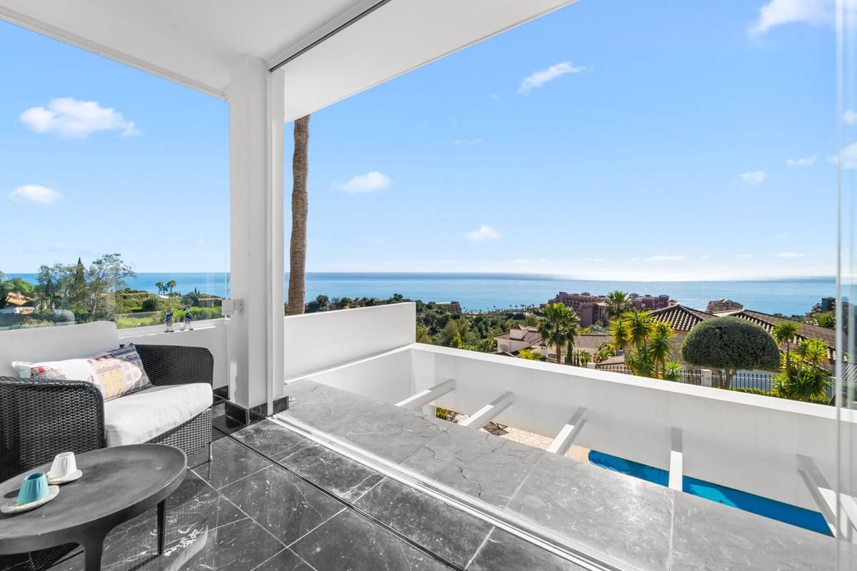 4 bedroom Villa for sale in Benalmadena with pool - € 2,595,000 (Ref: 9503661)