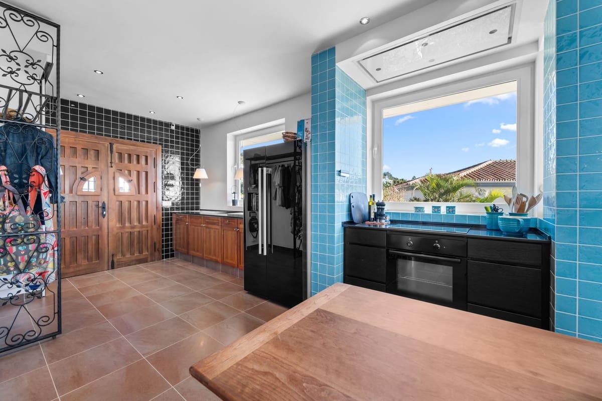 4 bedroom Villa for sale in Benalmadena with pool - € 2,595,000 (Ref: 9503661)