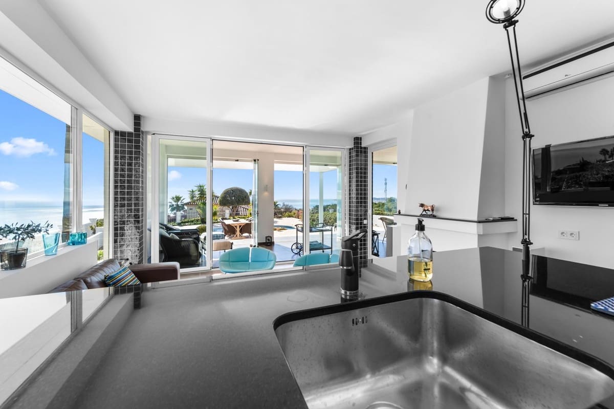 4 bedroom Villa for sale in Benalmadena with pool - € 2,595,000 (Ref: 9503661)