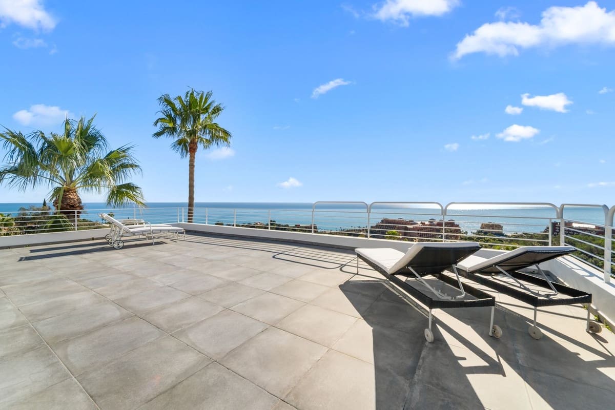 4 bedroom Villa for sale in Benalmadena with pool - € 2,595,000 (Ref: 9503661)