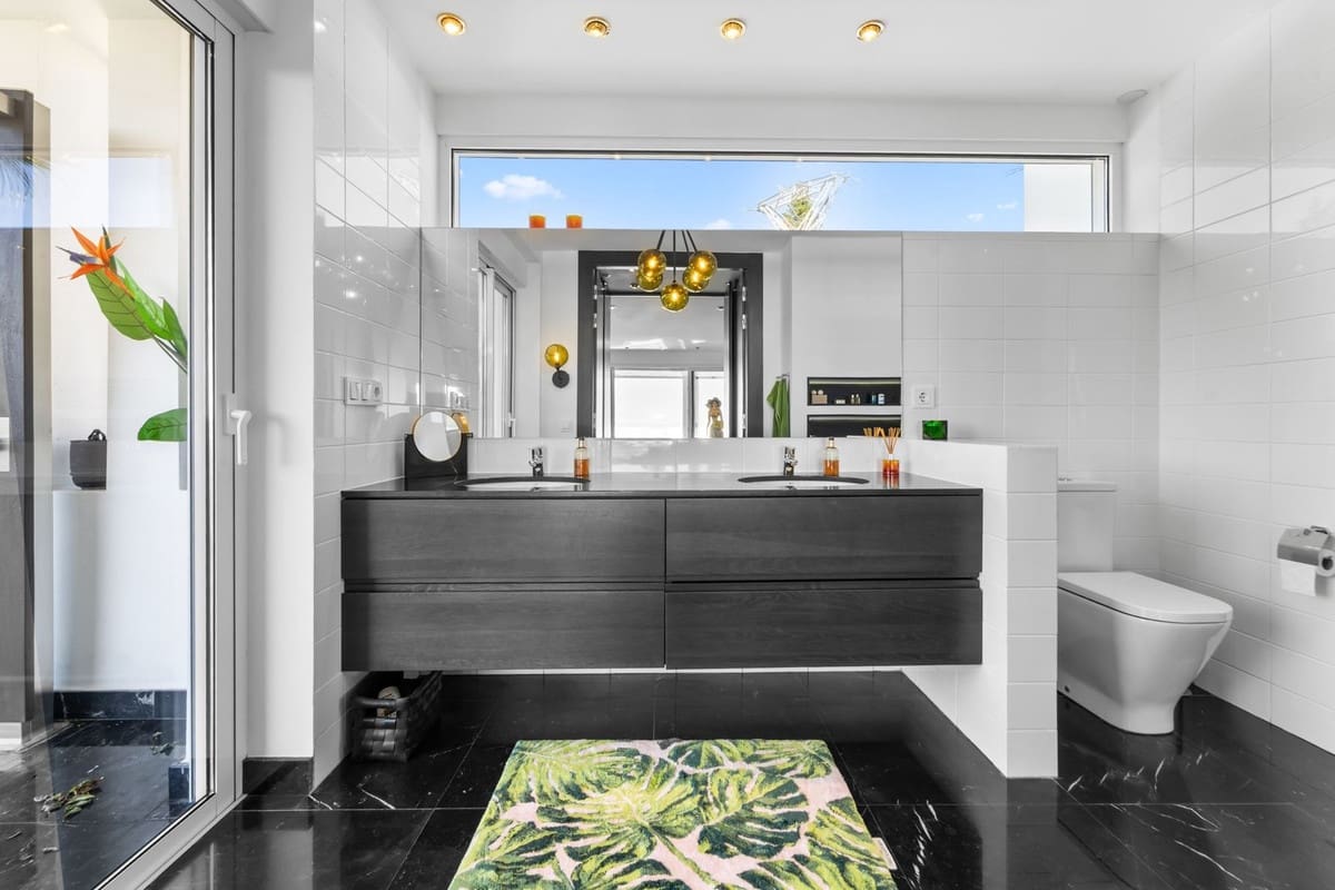 4 bedroom Villa for sale in Benalmadena with pool - € 2,595,000 (Ref: 9503661)