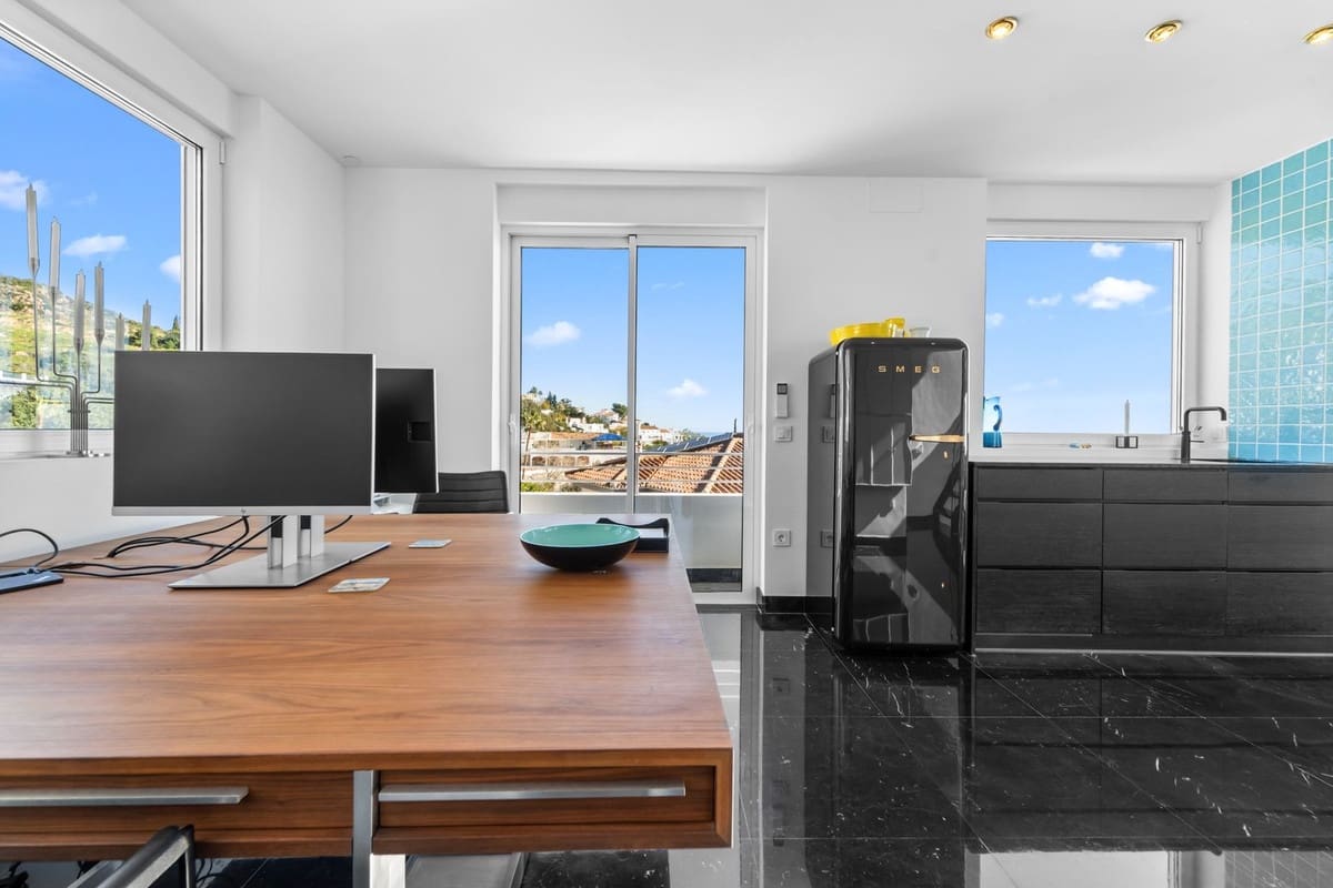 4 bedroom Villa for sale in Benalmadena with pool - € 2,595,000 (Ref: 9503661)