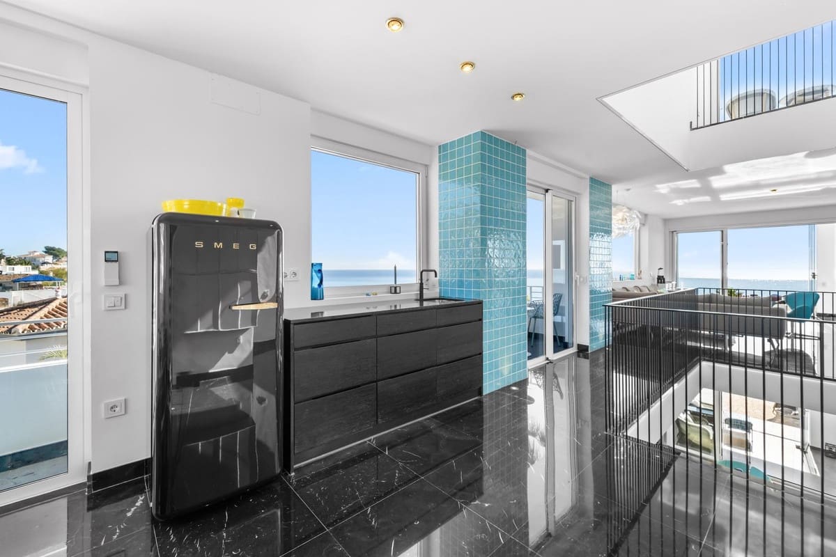 4 bedroom Villa for sale in Benalmadena with pool - € 2,595,000 (Ref: 9503661)