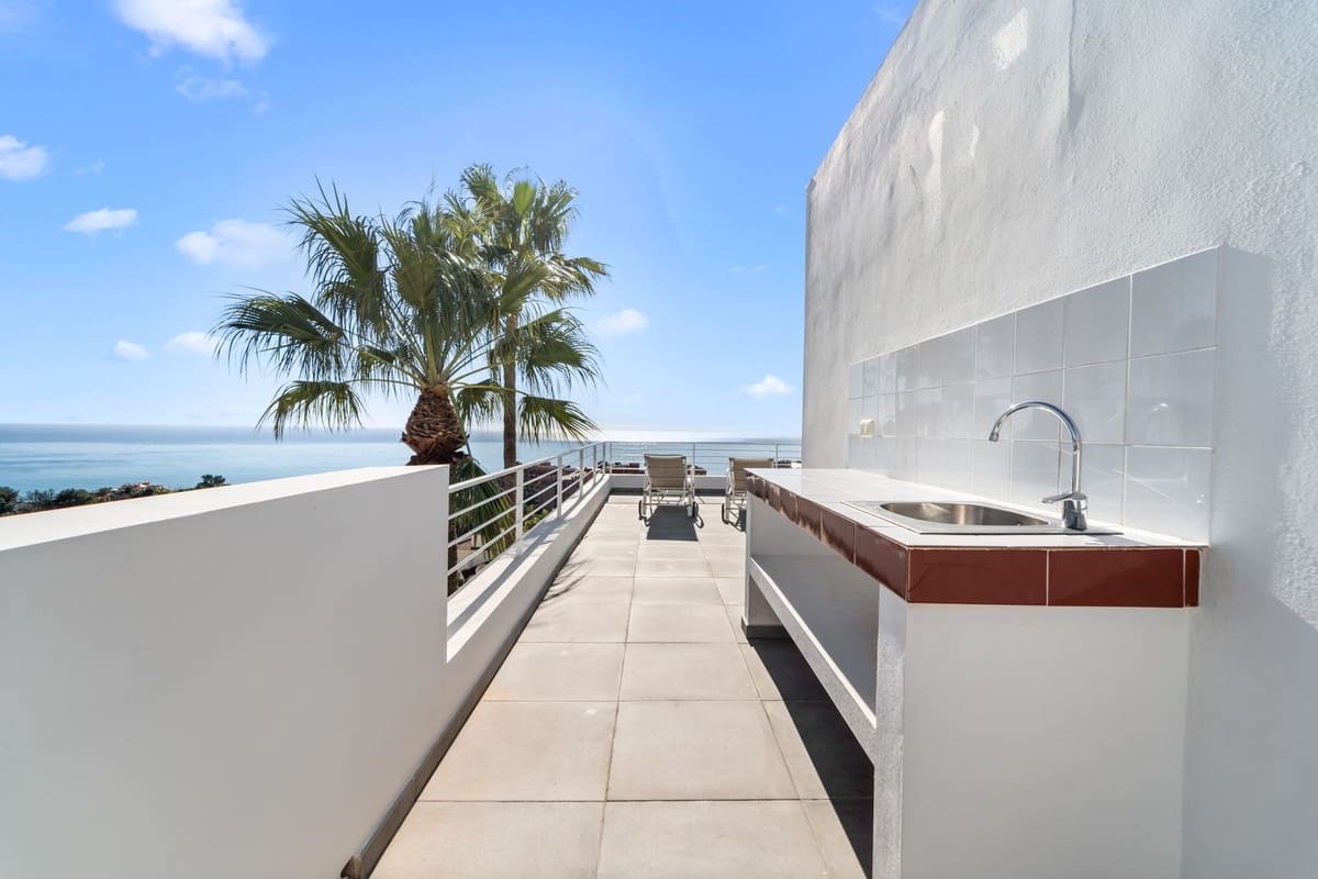 4 bedroom Villa for sale in Benalmadena with pool - € 2,595,000 (Ref: 9503661)