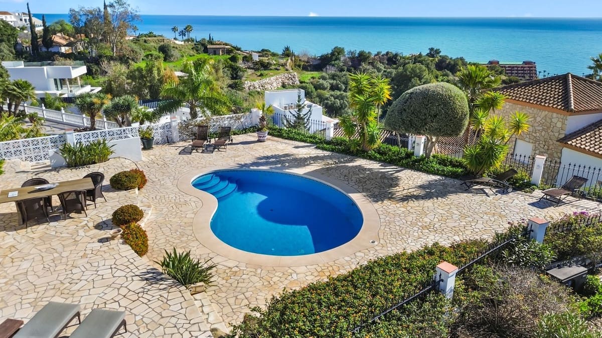 4 bedroom Villa for sale in Benalmadena with pool - € 2,595,000 (Ref: 9503661)