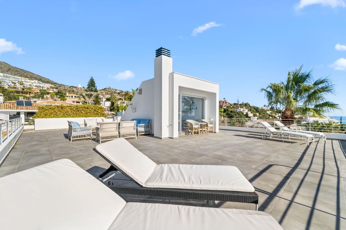 4 bedroom Villa for sale in Benalmadena with pool - € 2,595,000 (Ref: 9503661)