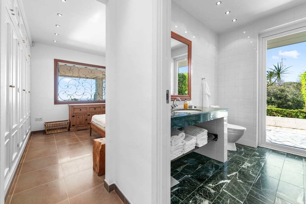 4 bedroom Villa for sale in Benalmadena with pool - € 2,595,000 (Ref: 9503661)