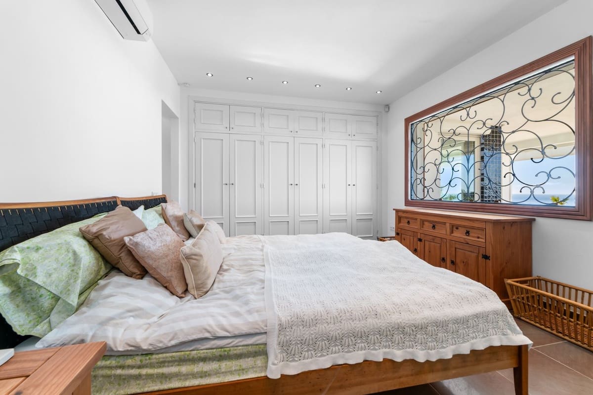 4 bedroom Villa for sale in Benalmadena with pool - € 2,595,000 (Ref: 9503661)