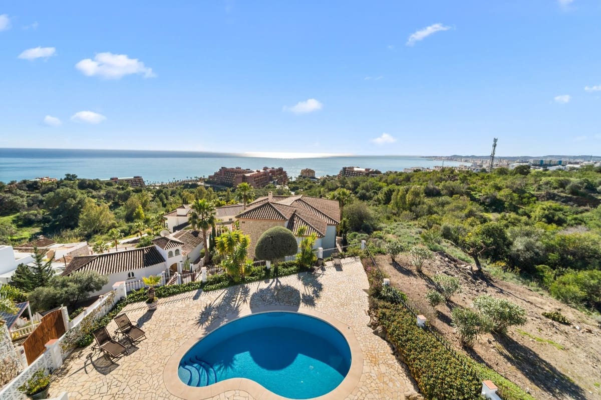 4 bedroom Villa for sale in Benalmadena with pool - € 2,595,000 (Ref: 9503661)