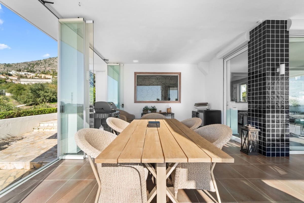 4 bedroom Villa for sale in Benalmadena with pool - € 2,595,000 (Ref: 9503661)