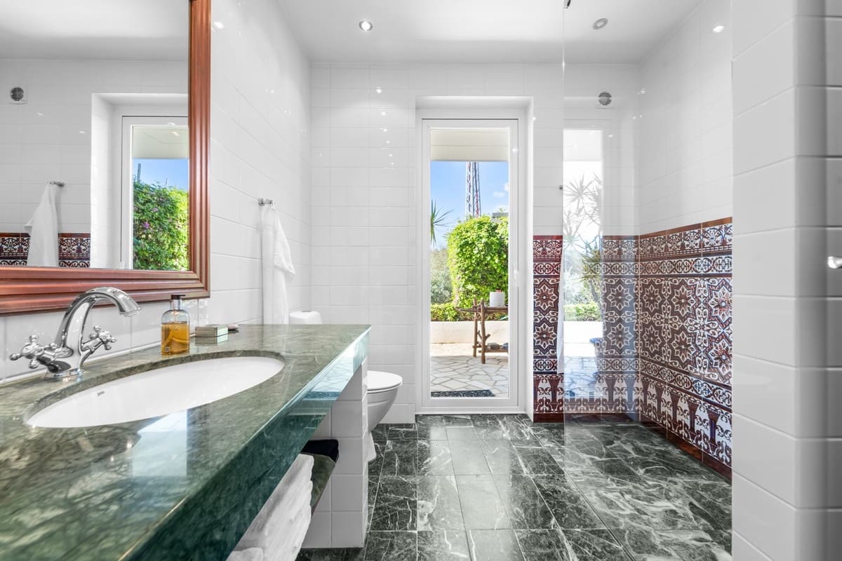 4 bedroom Villa for sale in Benalmadena with pool - € 2,595,000 (Ref: 9503661)