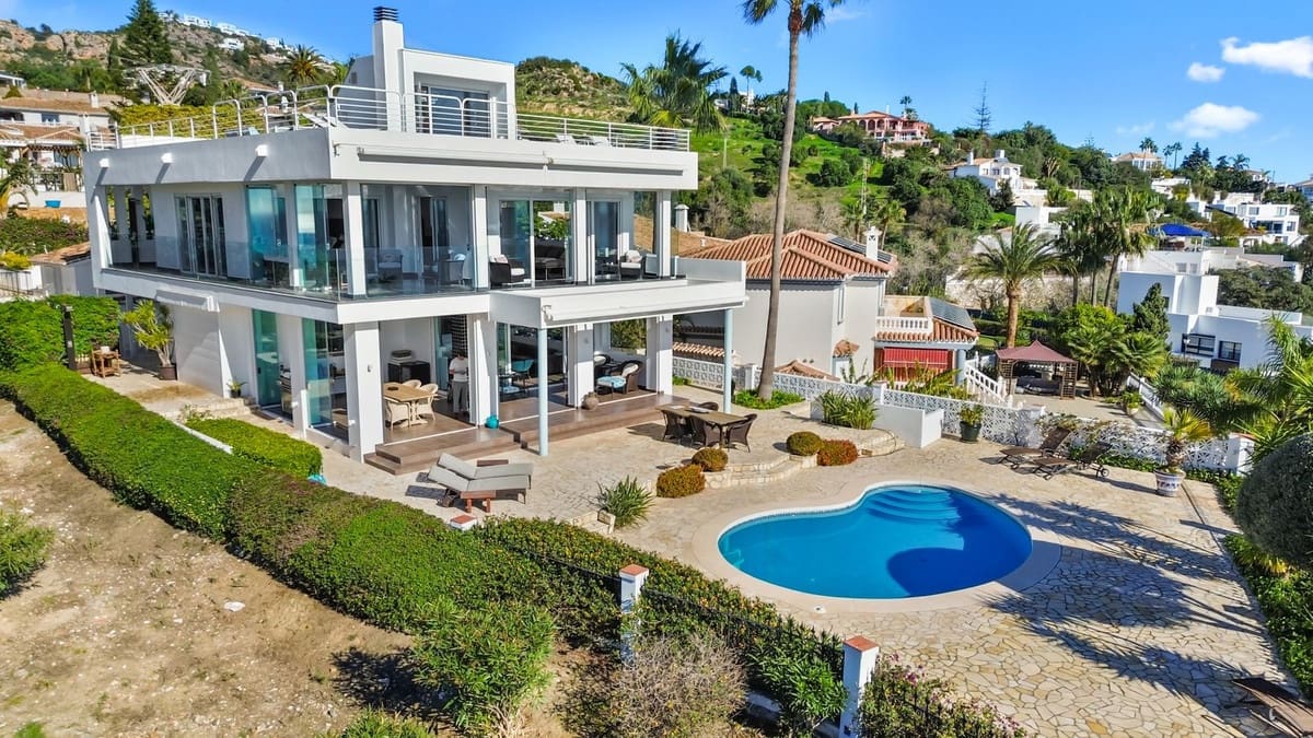 4 bedroom Villa for sale in Benalmadena with pool - € 2,595,000 (Ref: 9503661)