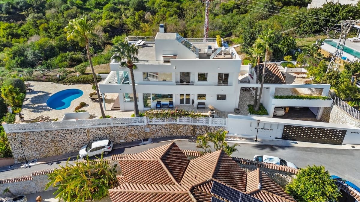 4 bedroom Villa for sale in Benalmadena with pool - € 2,595,000 (Ref: 9503661)
