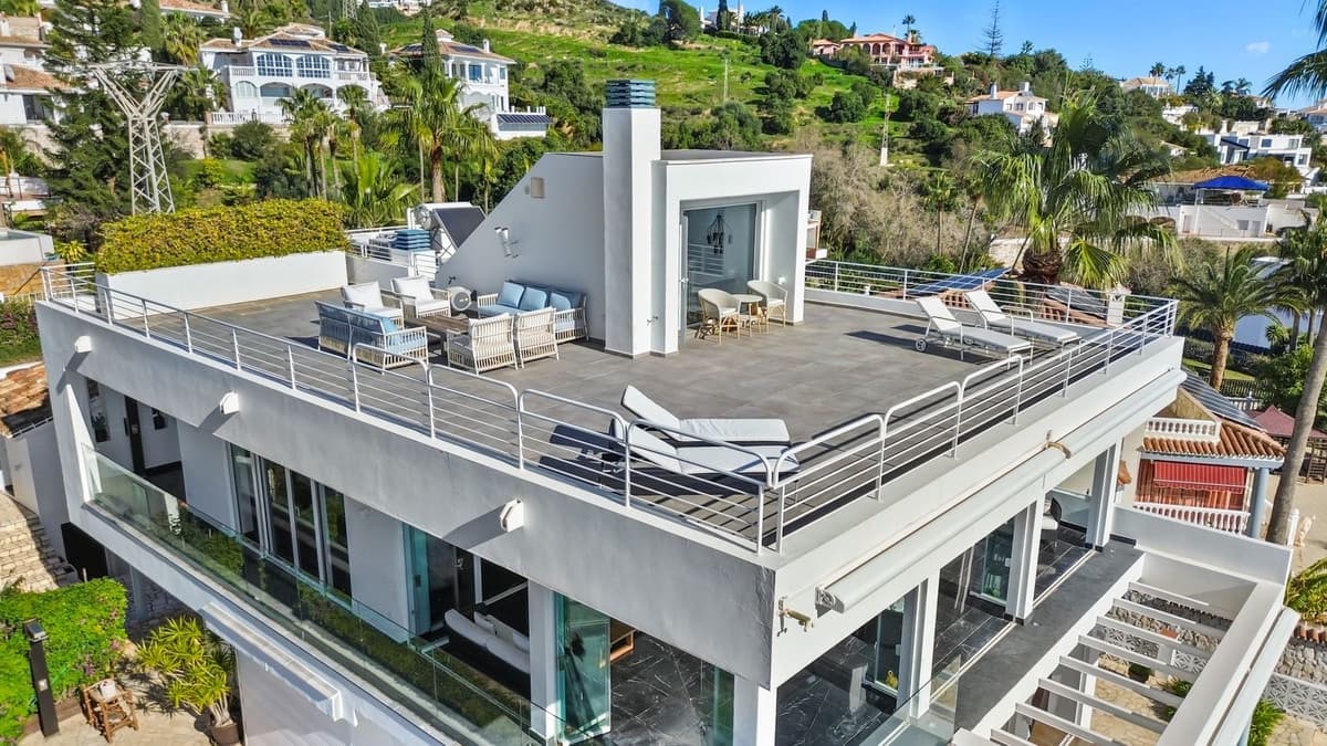 4 bedroom Villa for sale in Benalmadena with pool - € 2,595,000 (Ref: 9503661)