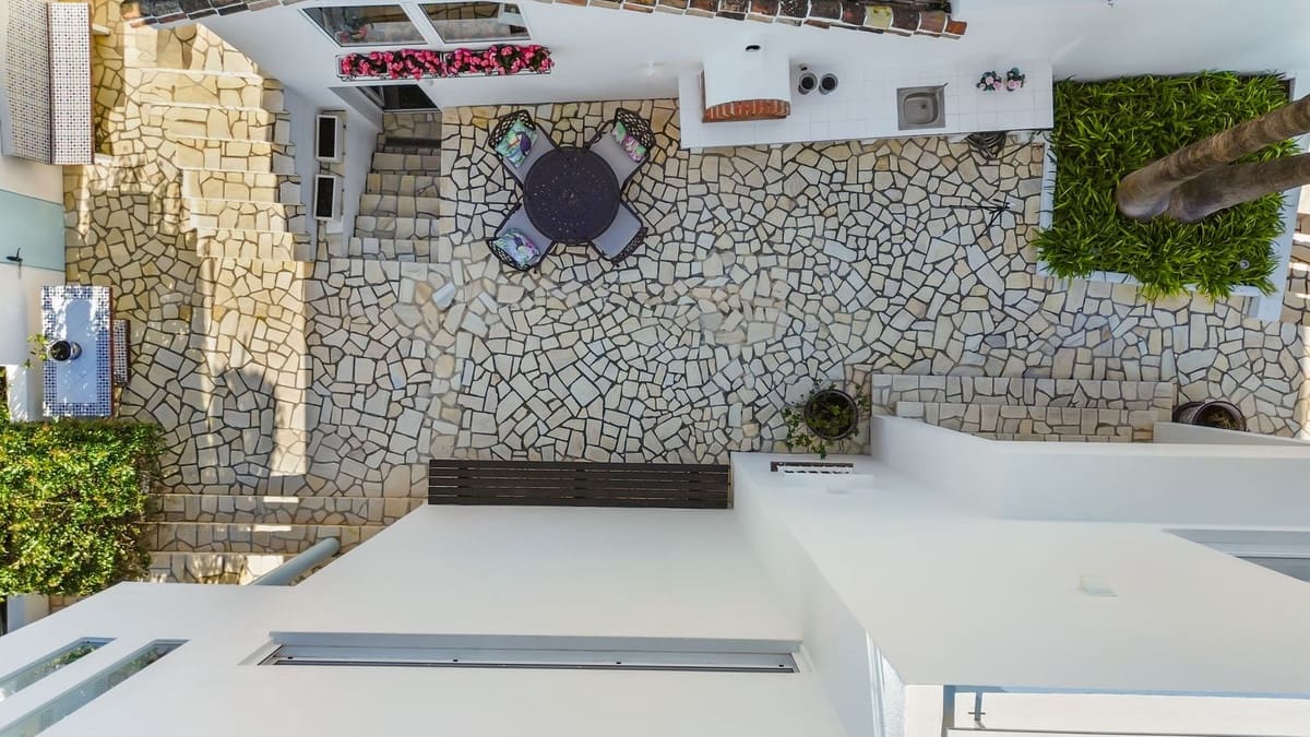 4 bedroom Villa for sale in Benalmadena with pool - € 2,595,000 (Ref: 9503661)