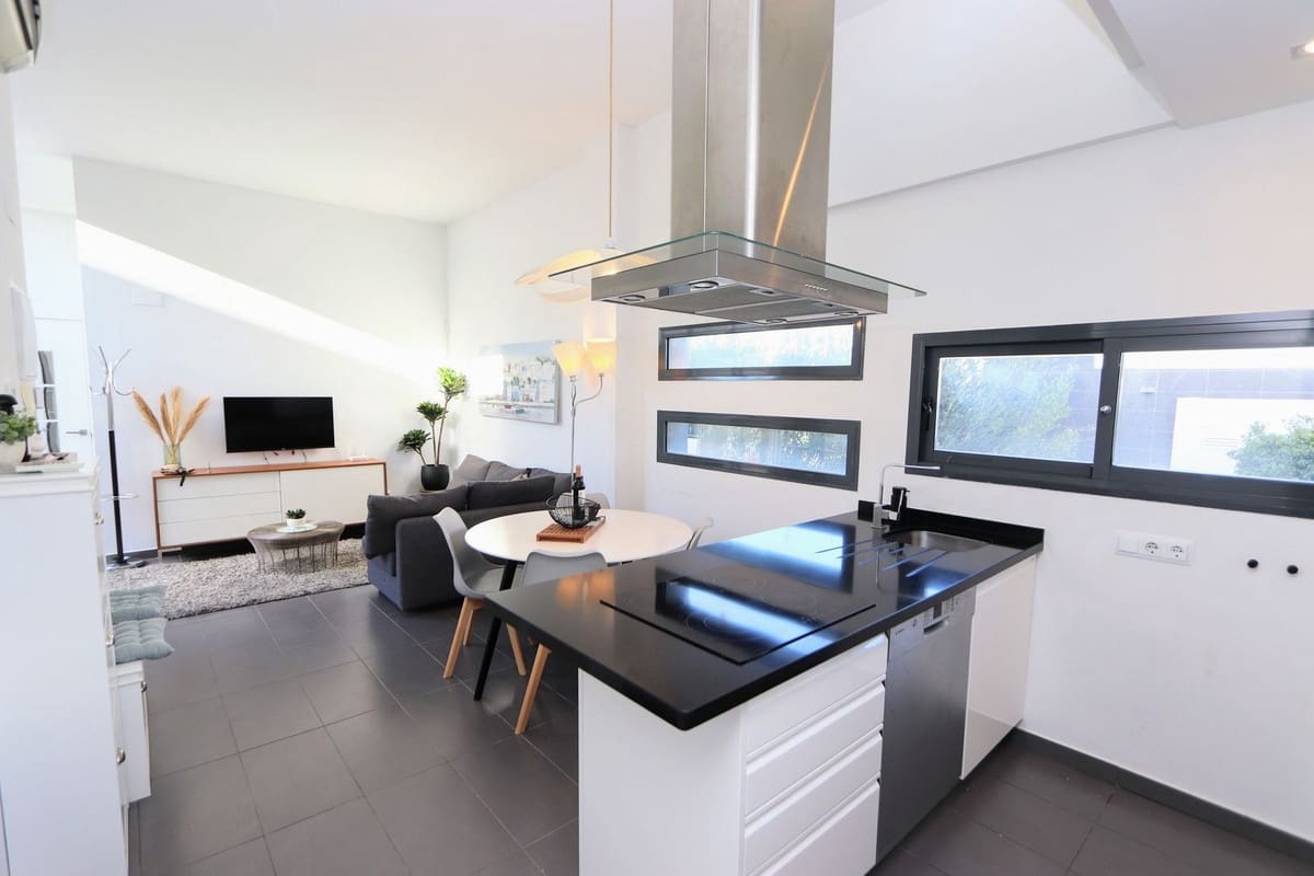 3 bedroom Villa for sale in Villamartin - € 330,000 (Ref: 9508018)