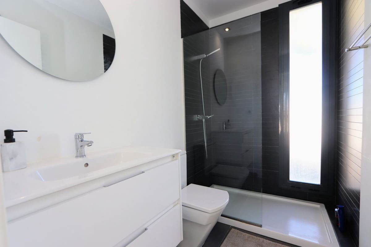 3 bedroom Villa for sale in Villamartin - € 330,000 (Ref: 9508018)