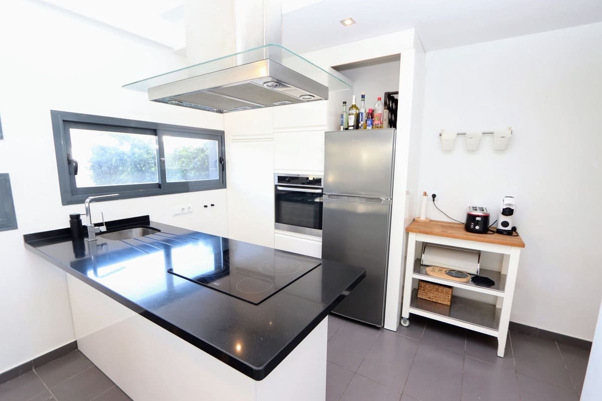 3 bedroom Villa for sale in Villamartin - € 330,000 (Ref: 9508018)