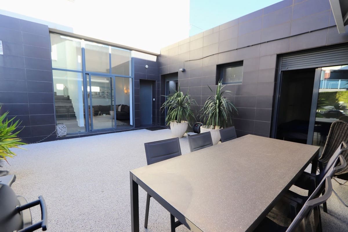 3 bedroom Villa for sale in Villamartin - € 330,000 (Ref: 9508018)