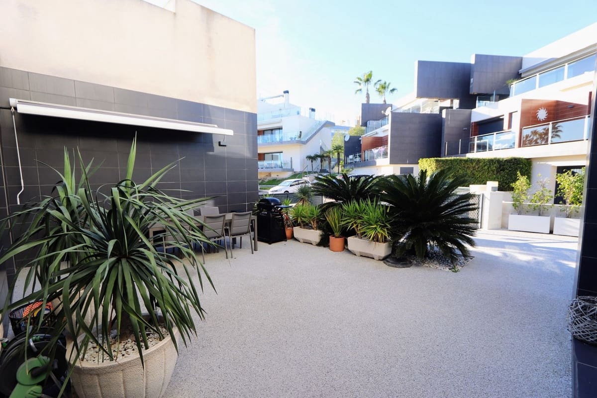 3 bedroom Villa for sale in Villamartin - € 330,000 (Ref: 9508018)