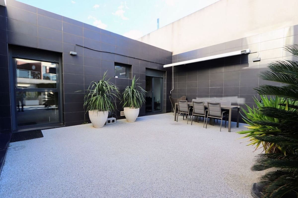 3 bedroom Villa for sale in Villamartin - € 330,000 (Ref: 9508018)