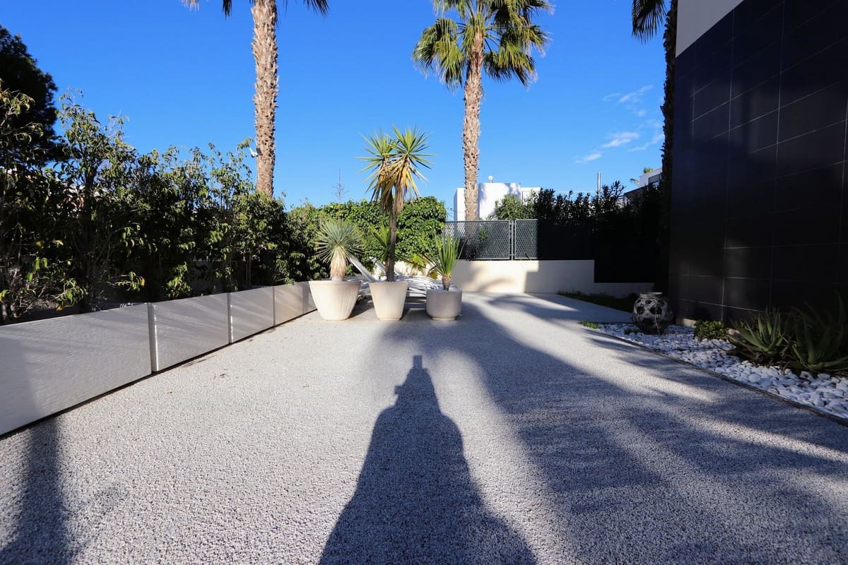 3 bedroom Villa for sale in Villamartin - € 330,000 (Ref: 9508018)