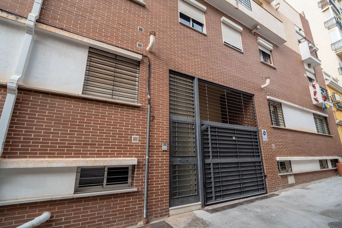 3 sypialnia Apartament na sprzedaż w Miasto Malaga - 299 000 € (Ref: 9508023)