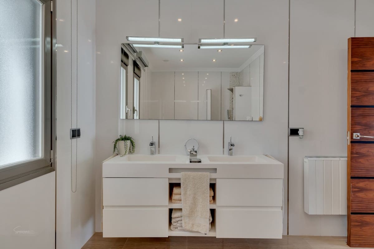 4 bedroom Villa for sale in Benissa with pool - € 1,800,000 (Ref: 9508024)