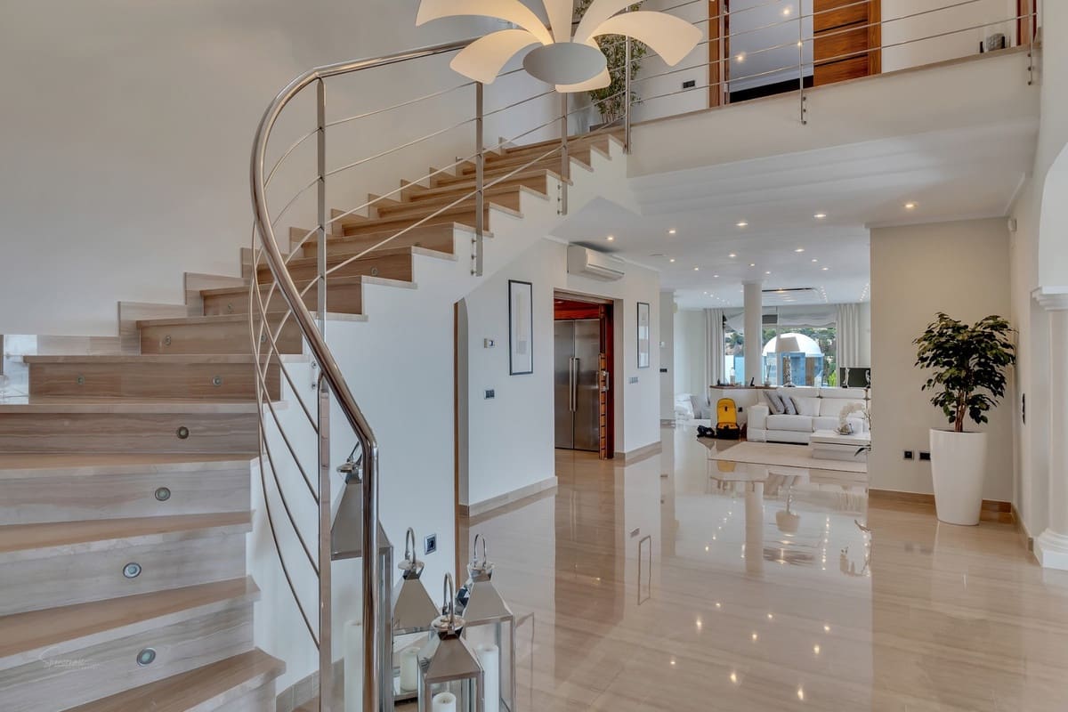 4 bedroom Villa for sale in Benissa with pool - € 1,800,000 (Ref: 9508024)