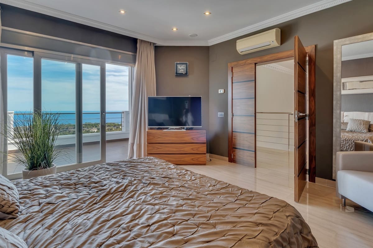 4 bedroom Villa for sale in Benissa with pool - € 1,800,000 (Ref: 9508024)