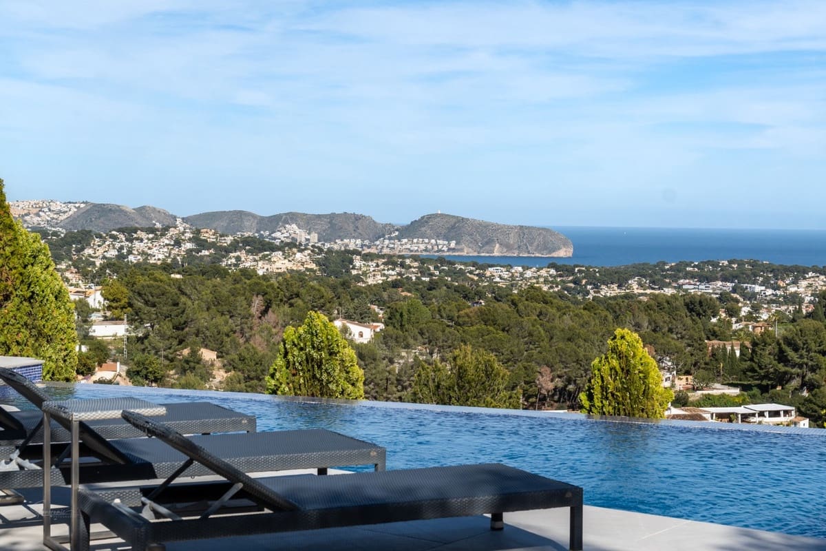 4 bedroom Villa for sale in Benissa with pool - € 1,800,000 (Ref: 9508024)