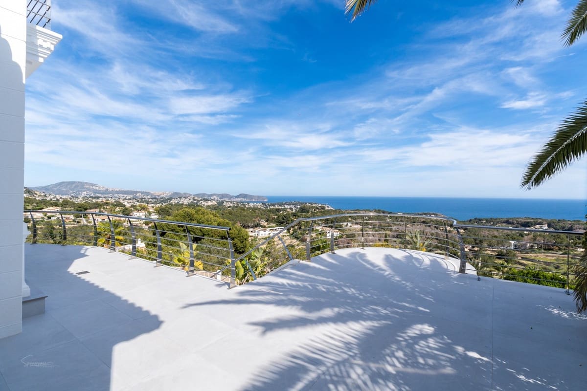 4 bedroom Villa for sale in Benissa with pool - € 1,800,000 (Ref: 9508024)