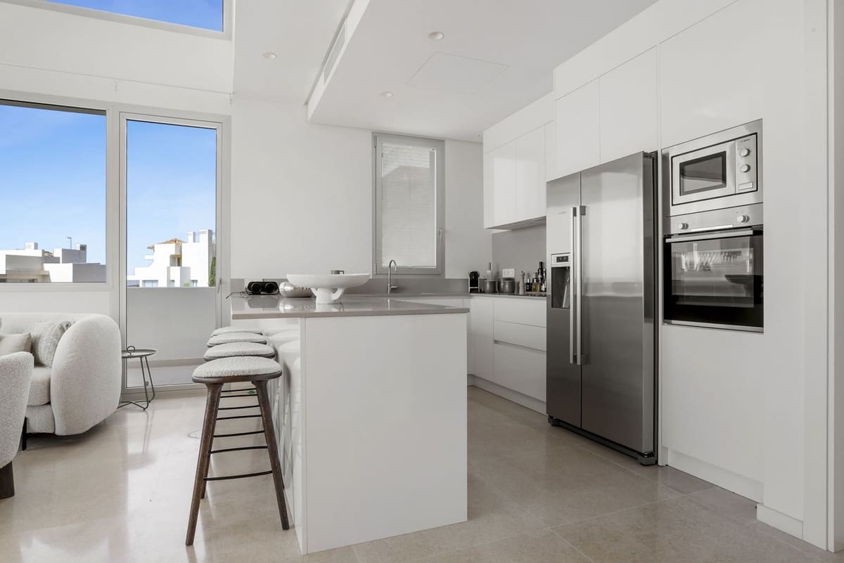 3 bedroom Penthouse for sale in Benahavis - € 1,150,000 (Ref: 9511405)